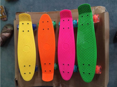 Patineta de Cuatro Ruedas con Diseño Creativo y Personalidad - Image 8