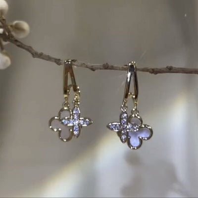 Aretes de Flor Madreperla Doble Capa - Elegancia Femenina - Image 3
