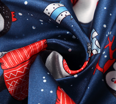 Pijama de Satén Femenino con Estampado de Seda y Tirantes - Image 16