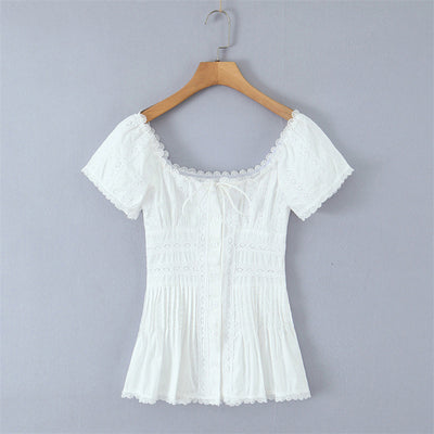 Blusa Elegante de Encaje Francés Confeccionada a Mano con Pliegues y Parches