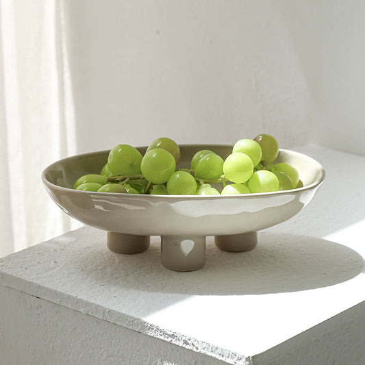 Plato de Frutas Minimalista de Cerámica Artesanal con Tres Patas - Image 2