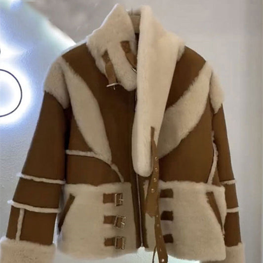 Abrigo de Lana de Cordero para Mujer con Detalles de Piel - Image 2