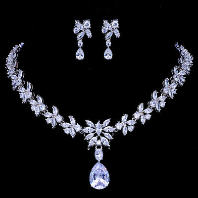Conjunto de Collar y Aretes de Circón Brillante