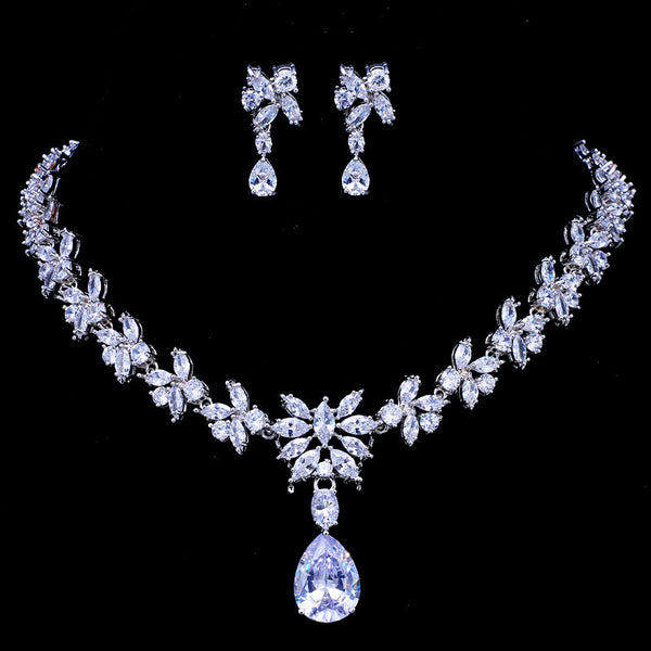 Conjunto de Collar y Aretes de Circón Brillante