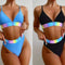 Bikini de Cintura Alta con Diseño Mixto y Rayas - Traje de Baño Moderno para Mujer