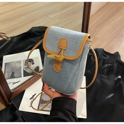 Bolsa Mensajera de Mezclilla Vertical con Botón de Cuerno para Celular Mujer - Image 25