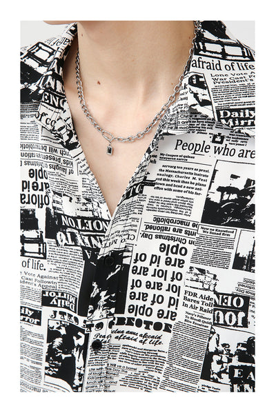 Playera Estilo Artístico con Estampado Periódico Coreano - Image 12