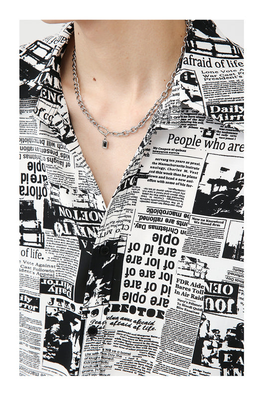 Playera Estilo Artístico con Estampado Periódico Coreano - Image 12