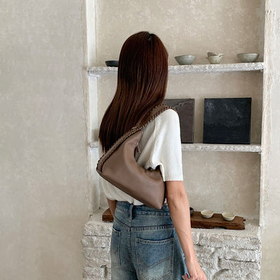 Bolsa de Moda Texturizada en Forma de Media Luna para Axila - Image 3