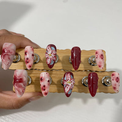 Uñas Postizas Talladas 3D con Diseño Floral Pintado a Mano - Image 2