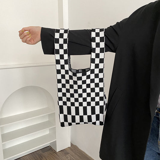 Bolso de Mano Tejido con Diseño a Cuadros - Image 2