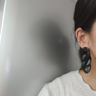 Aretes de Cadena Exagerada con Tachuelas - Image 6