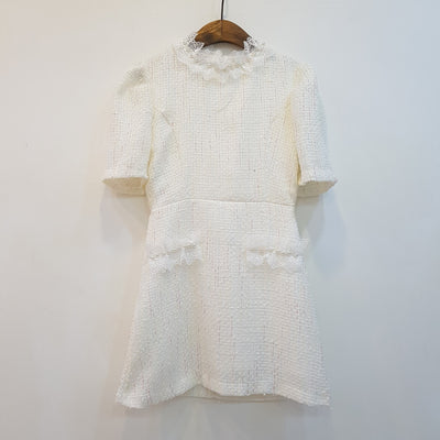 Vestido con Mangas Abullonadas, Encaje Perlado y Detalles de Madera - Image 16
