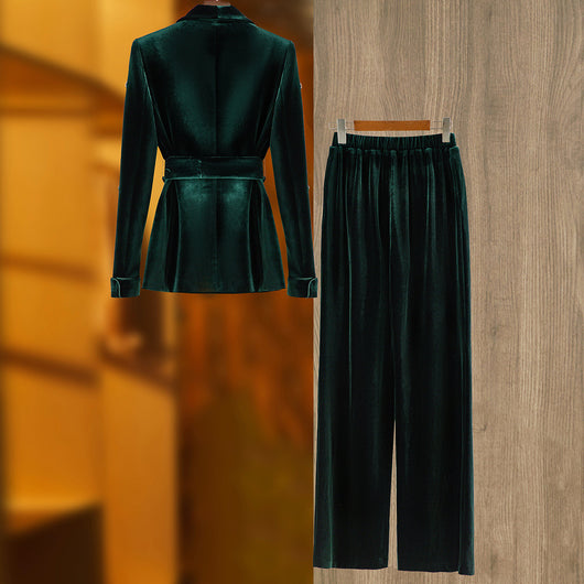 Traje de Terciopelo con Detalles de Cuentas para Mujer - Image 2