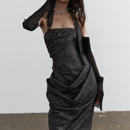 Vestido Halter Minimalista en Cuero PU Teñido Ahumado - Image 11