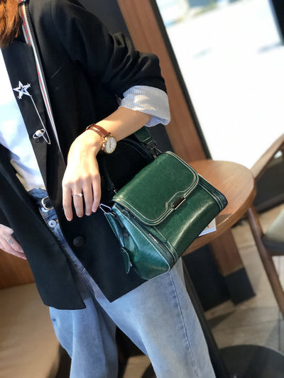 Bolso Mensajero de Cuero para Mujer - Gran Capacidad y Estilo Minimalista - Image 17