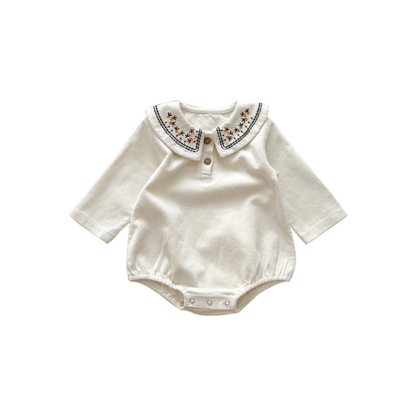 Romper de Pana con Cuello Bordado y Mangas Largas