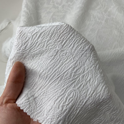 Tela Jacquard Tejida con Relieve de Seda Humanoid - Image 16