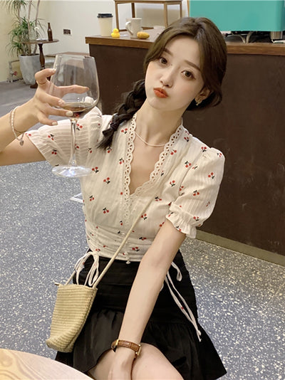 Blusa Floral Rejuvenecedora de Manga Corta - Image 13
