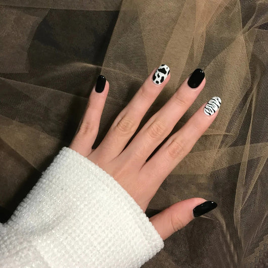 Uñas Postizas Adhesivas Diseño Blanco y Negro - Pegatinas de Uñas Acabadas - Image 7