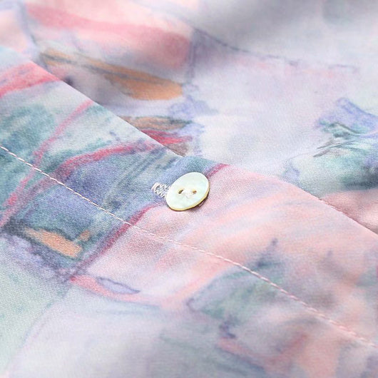 Camisa Suelta Protección Solar Azul Hielo Otoño con Estampado Artístico para Mujer - Image 4