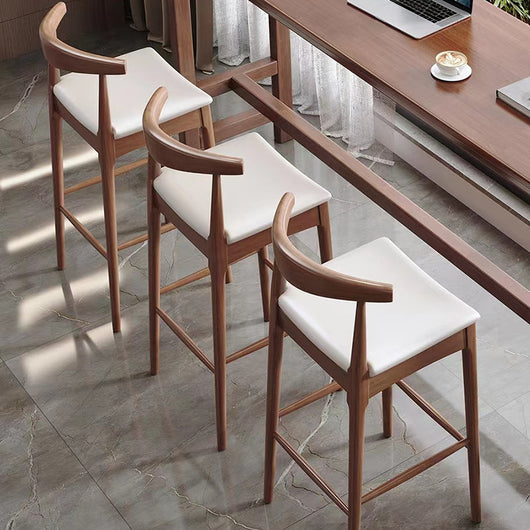 Taburete Minimalista Nórdico en Madera Maciza con Detalles en Cuerno - Image 6