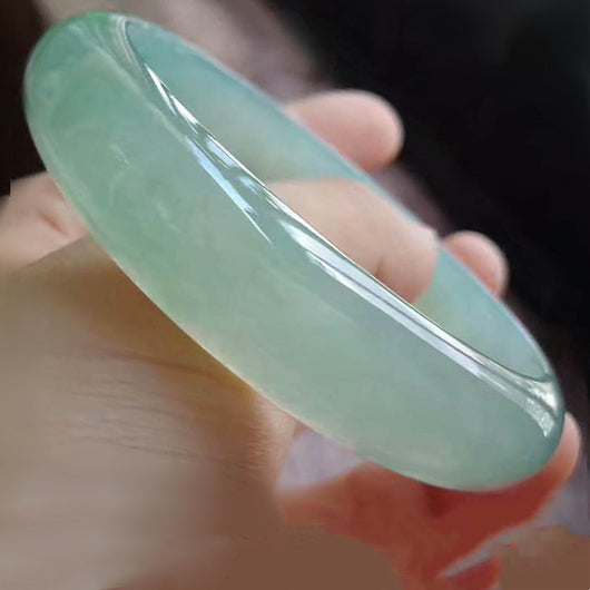 Pulsera de Jade Translúcido Estilo Hielo - Diseño Minimalista - Image 3