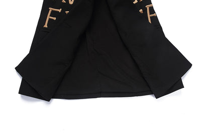 Blazer Negro Entallado con Letras Bordadas para Mujer - Image 4