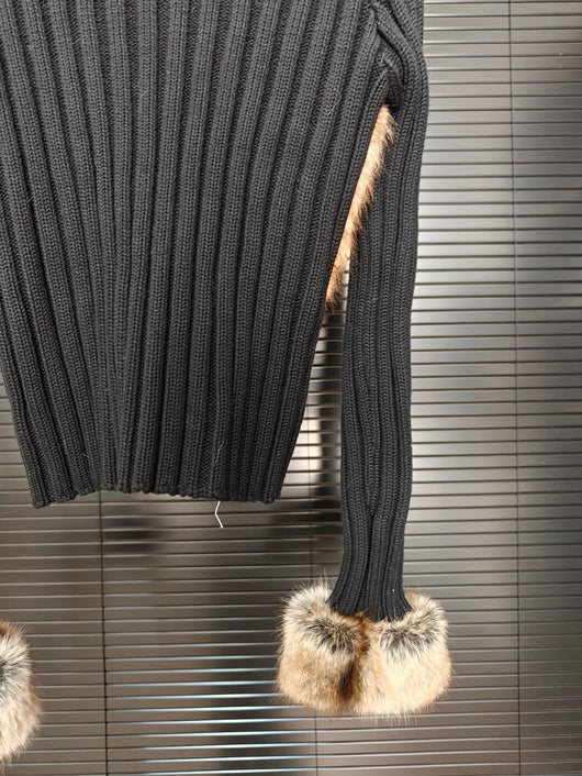 Suéter Slim Fit Ecológico con Patchwork de Lana y Detalles de Piel - Colección Invierno - Image 9