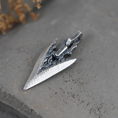 Collar de Plata para Hombre con Piedra en Forma de Arma - Image 4