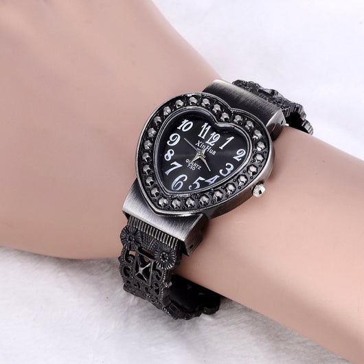 Reloj de Pulsera de Cuarzo para Niña con Corazón Melocotón y Diamantes Completos