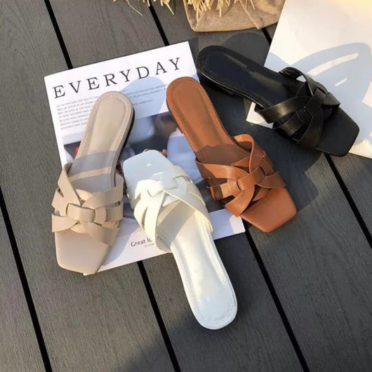 Sandalias Playeras Huecas con Suela Plana y Diseño Casual