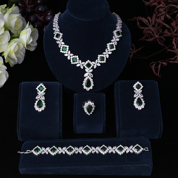 Conjunto de Joyería Elegante con Zirconia: Collar, Aretes, Pulsera y Anillo