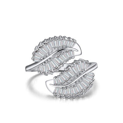 Anillo Ajustable de Oro Blanco con Diamante en Forma de Pluma - Image 4