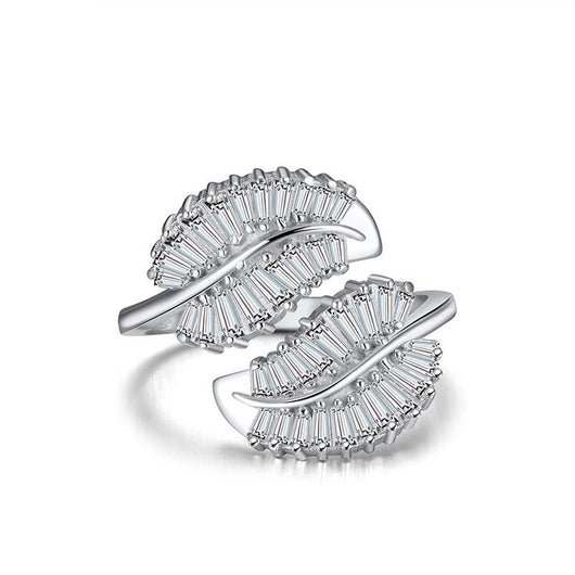 Anillo Ajustable de Oro Blanco con Diamante en Forma de Pluma - Image 4