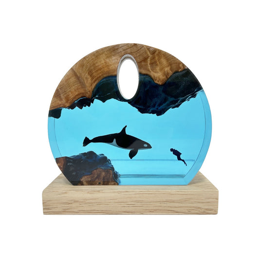 Lámpara Nocturna Decorativa de Resina y Madera - Serie Buzo Océano - Image 12