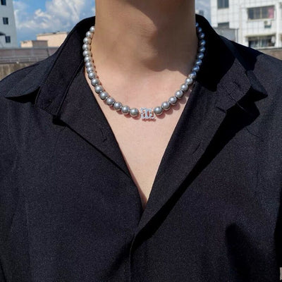 Collar Hombre Gris Perla con Letras - Diseño Versátil y Moderno - Image 4