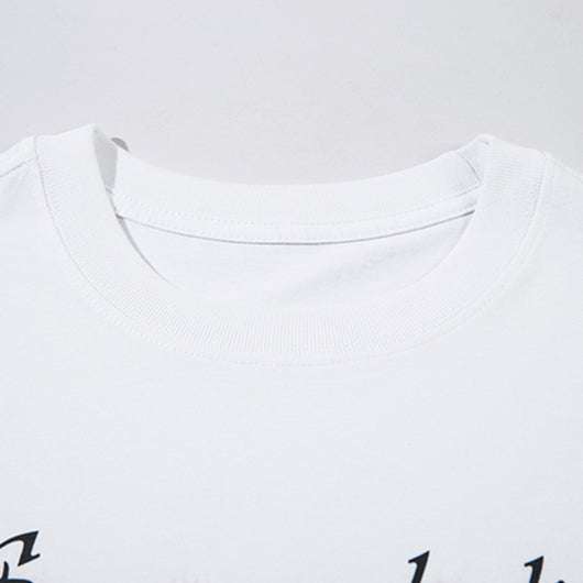 Playera Holgada Mariposas y Letras para Hombre - Comodidad de Verano - Image 4