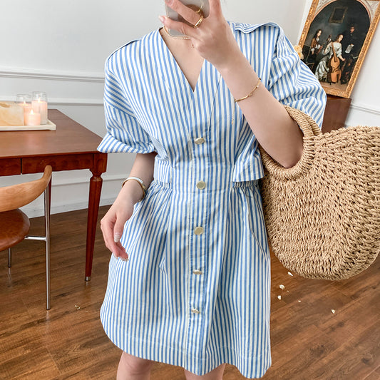 Vestido Camisero Retro Marinero con Cuello V y Rayas Desestructuradas