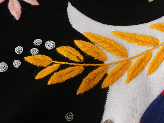 Suéter para Mujer con Diseño de Cara y Lentejuelas - Image 13