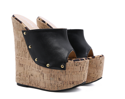 Sandalias de Tacón Alto con Detalles Transparentes y Remaches - Image 11