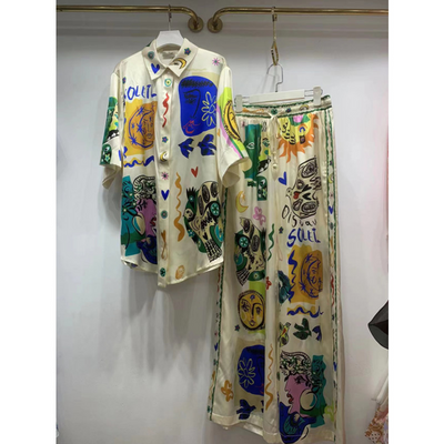 Conjunto de Blusa Satinada con Estampado Graffiti para Mujer - Image 39