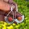 Aretes Geométricos Retro Rojo Intenso con Diseño Ondulado