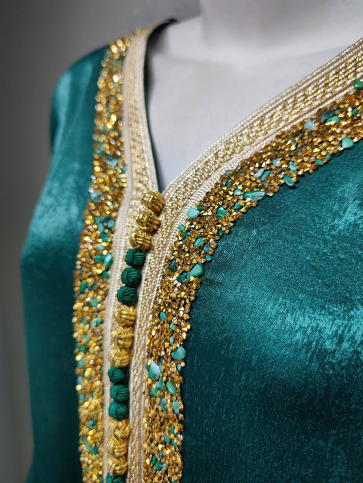 Abaya Elegante con Encaje de Diamantes y Cinta Brillante Estilo Dubai - Image 18