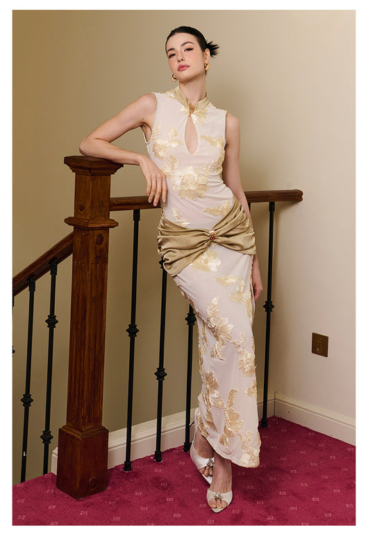 Vestido Elegante Negro con Flores en Malla y Detalles Fruncidos - Image 13