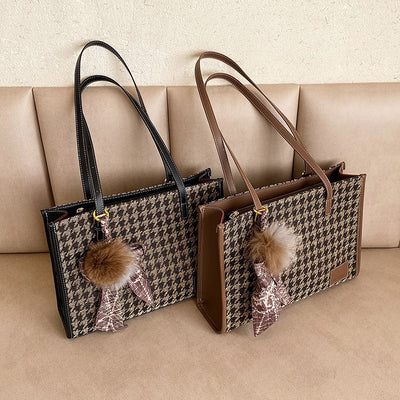 Bolsa Cuadrada Pequeña con Colgante de Seda Estampado Pata de Gallo - Image 5