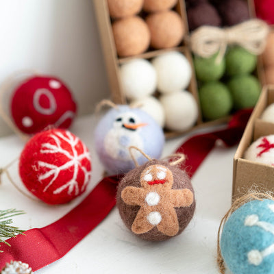 Bola de Fieltro Navideña con Copo de Nieve - Adorno Decorativo - Image 2