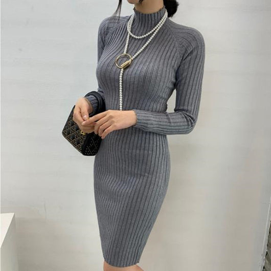 Vestido Ajustado con Espalda Descubierta y Cuello Alto Sexy