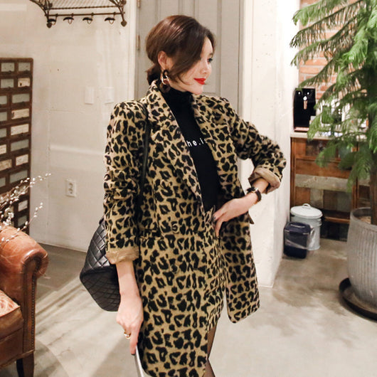 Conjunto Dos Piezas Abrigo Leopardo y Falda Cintura Alta - Image 6