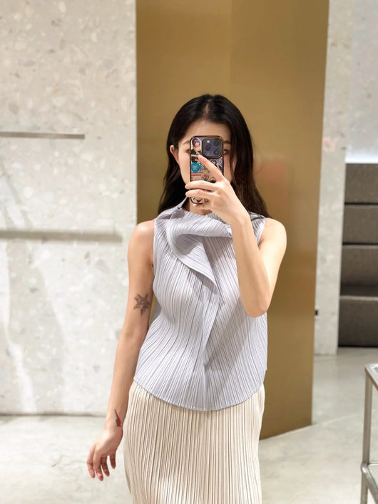 Blusa Plisada sin Mangas Cuello V - Cómoda y Versátil - Image 19
